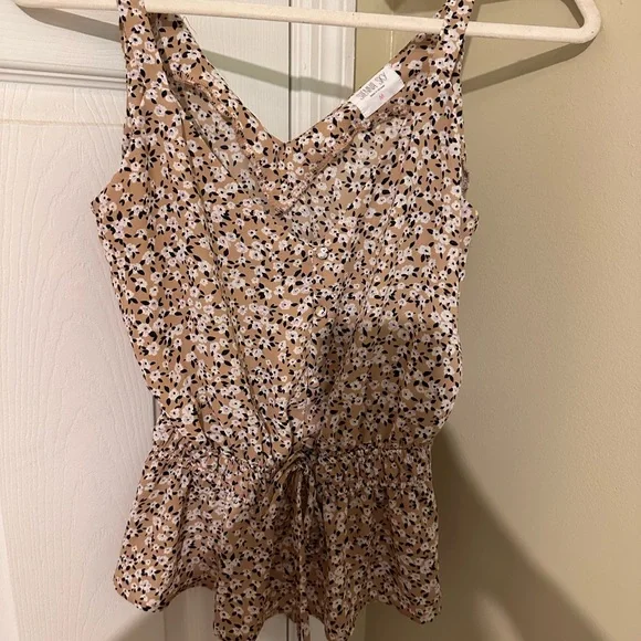 Boutique Floral Tan Sleeveless Top - Picture 6 of 6